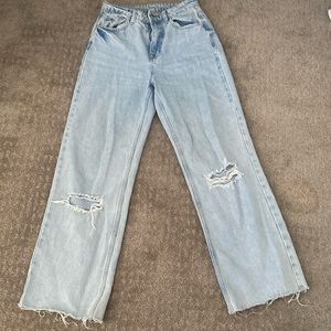 SHEIN Light blue wash jeans with rips